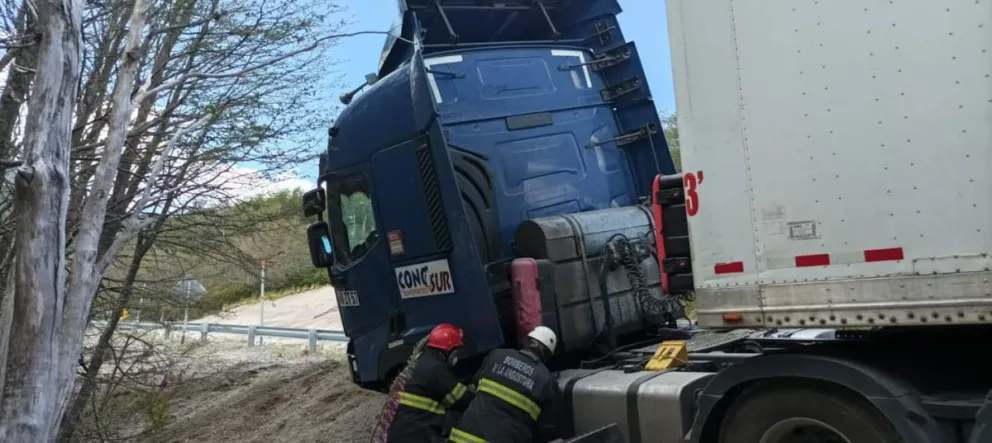 Un camión chileno se despistó cerca de la aduana argentina 