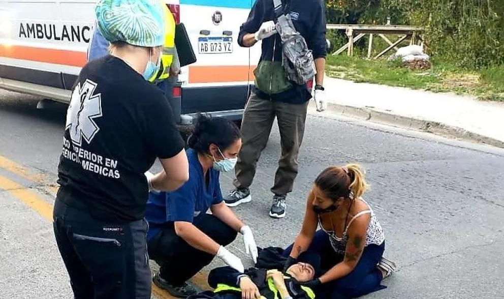 El policía atropellado recibió el alta y el motociclista está internado en terapia intensiva