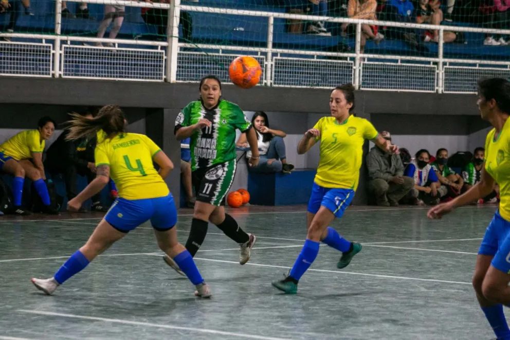  La Giralda y El Trébol B finalistas del fútbol femenino