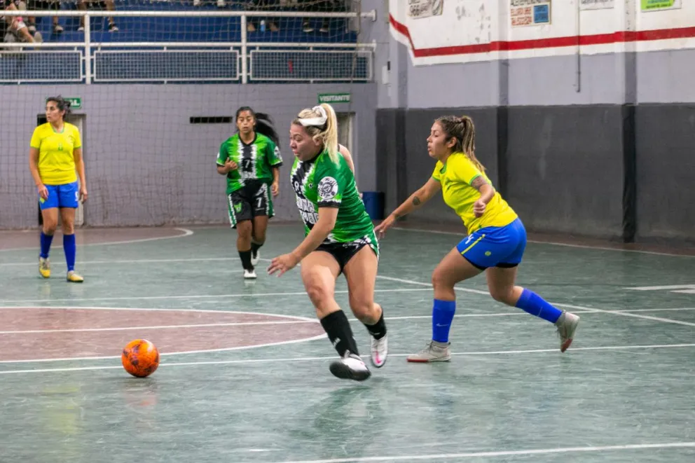 El fútbol femenino libre define a su campeón en la Primera A y B