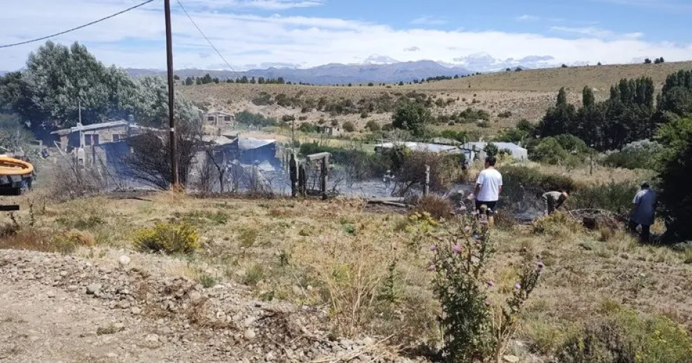 Todavía se puede colaborar con la familia de Ñirihuau que perdió su vivienda