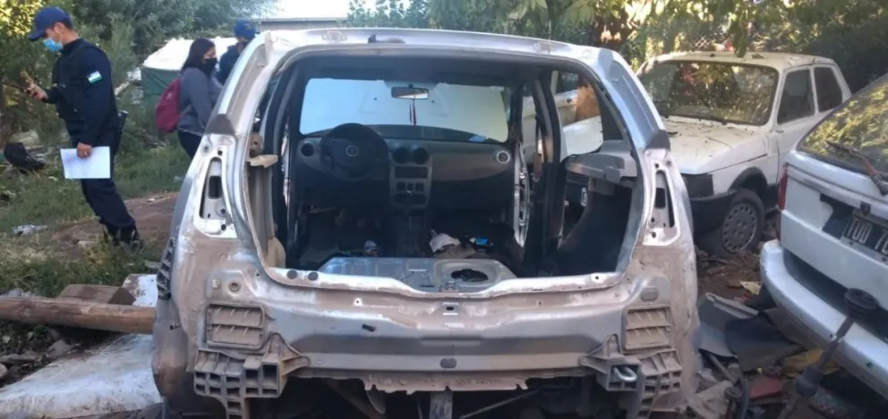 Un auto que había sido robado en Circunvalación apareció desarmado 