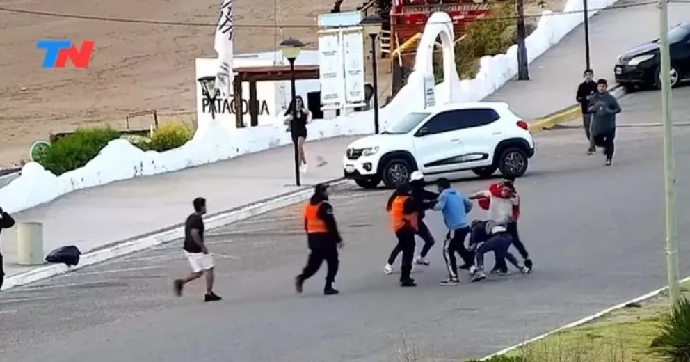 Los revoltosos capturados por las cámaras de TN siguieron a las piñas a pocas cuadras