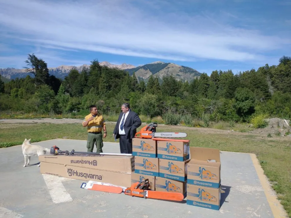 Una iglesia de Bariloche realizó importante donación al SPLIF 