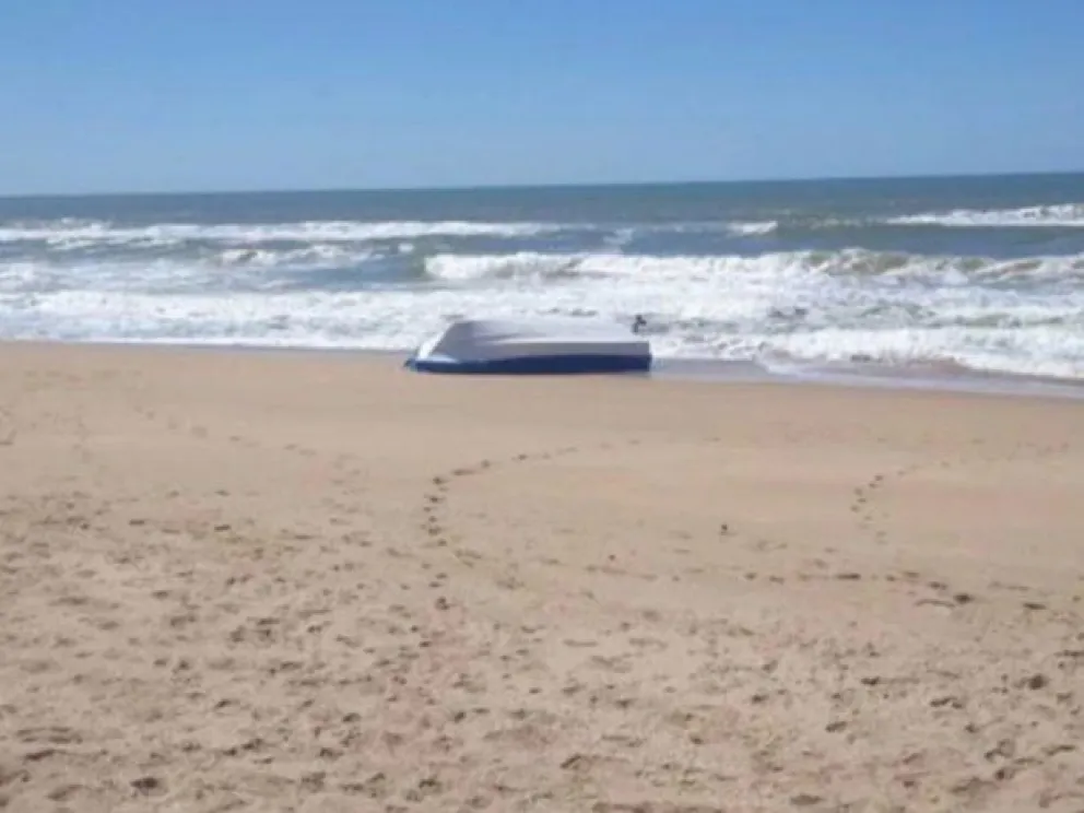 Hallan más de una tonelada de cocaína debajo de un bote abandonado en Uruguay 