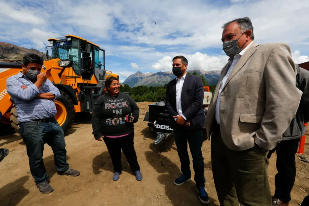 Cabandié entregó máquinas a la ARB esta mañana