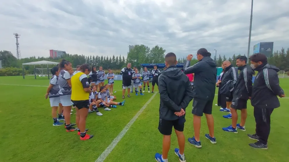 El DT de la selección argentina de fútbol femenino felicitó a las jugadoras de Luna Park