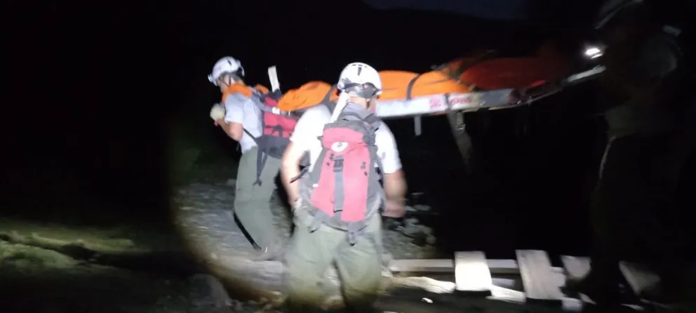 Trabajaron durante horas para rescatar a una turista accidentada