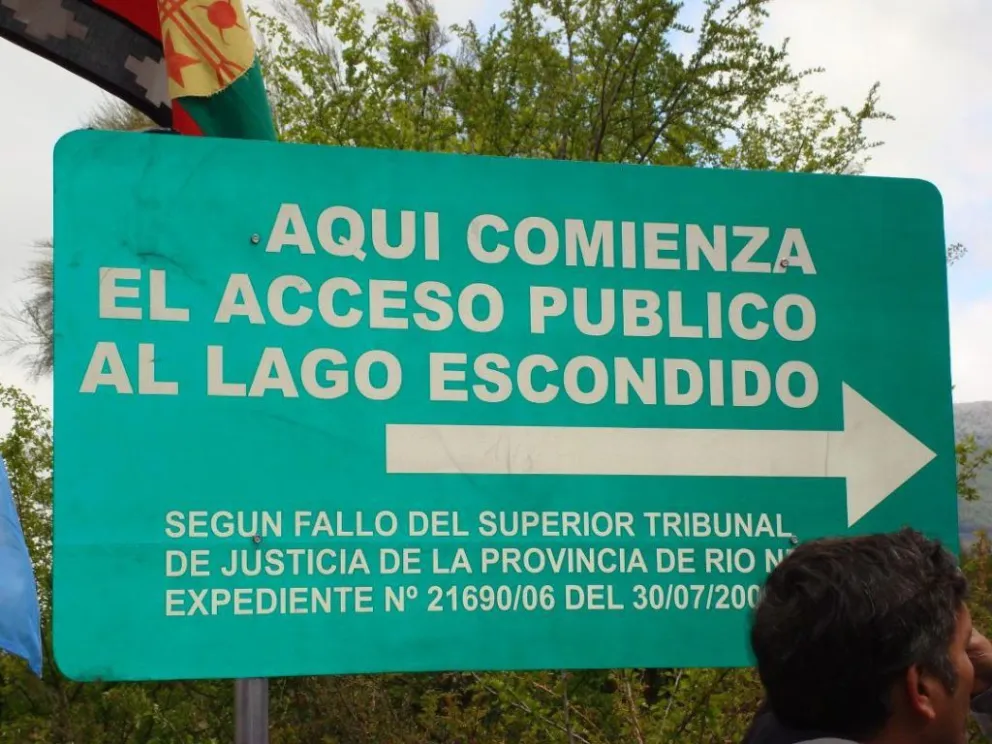 Denuncian que marchantes a lago Escondido fueron amenazados a punta de pistola 