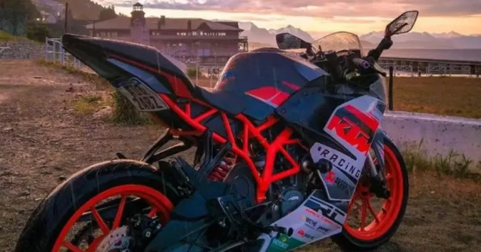 Dejó la moto estacionada sobre ruta 40 y se la robaron a plena luz del día 