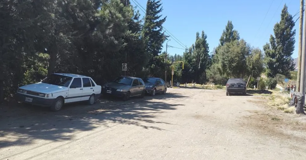Estacionaron sobre la zona de abastecimiento de los bomberos