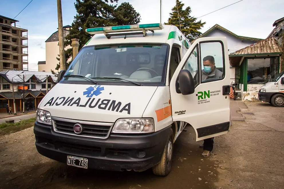 Por un triple choque en calle Gallardo debieron trasladar a una mujer en ambulancia