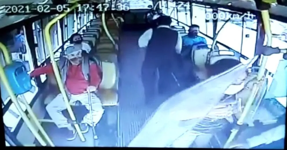 Sobreseyeron a la mujer que había apuñalado a un chofer de colectivos