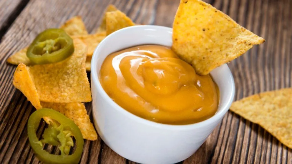 Prepará tu propio queso cheddar vegano para disfrutar con tu snack favorito