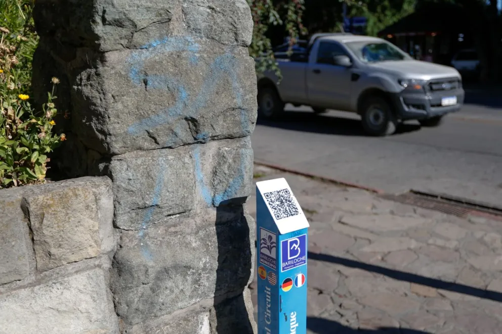 ¿Qué son los tótems celestes instalados en distintos puntos de la ciudad?
