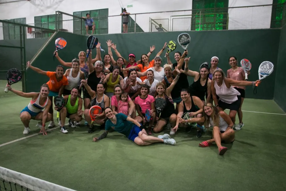Gran convocatoria en la cita de pádel femenino 