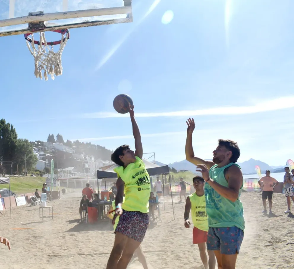 Divertida jornada de básquet y playa