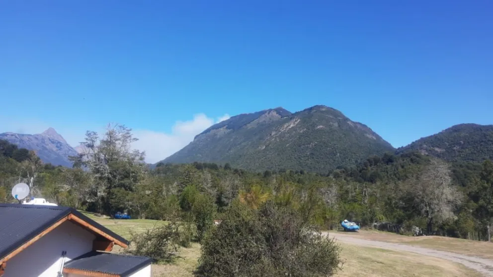 Por las condiciones meteorológicas, avanzó uno de los focos activos en la zona del lago Martin 