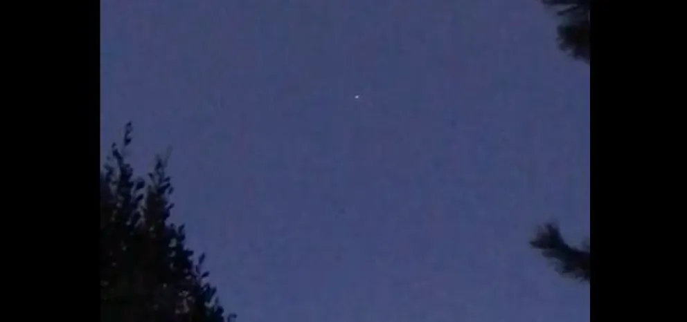 Un vecino grabó en dos oportunidades extrañas luces en el cielo 