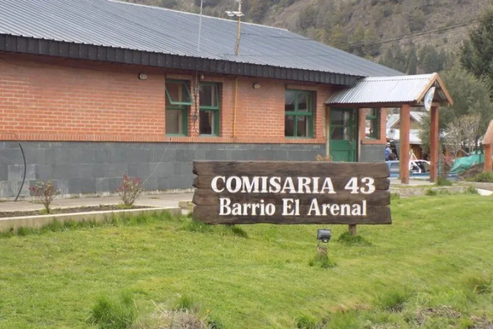 Insólito: robaron una computadora y un celular de la Comisaría 43