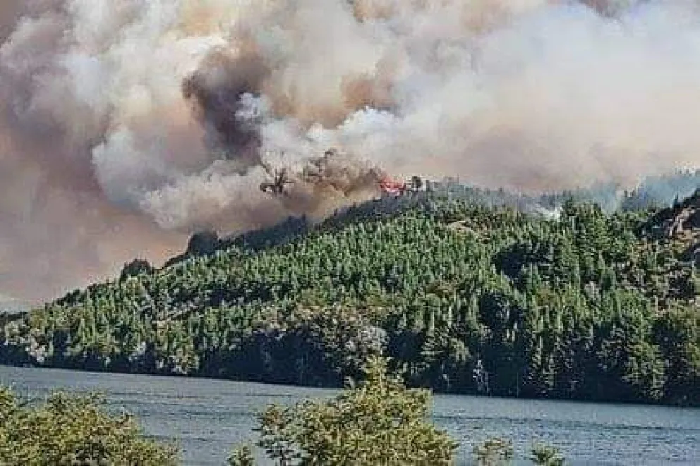Ahora comenzó a arder un sector del Parque Nacional Los Alerces