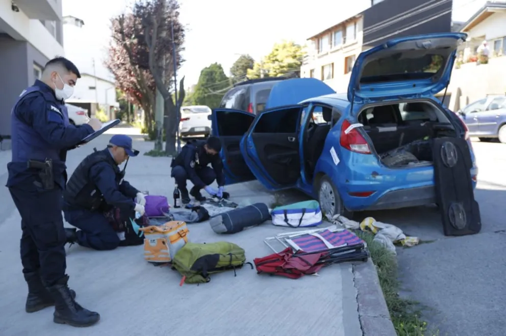 Detuvieron a conocido delincuente tras sustraer elementos de un auto estacionado