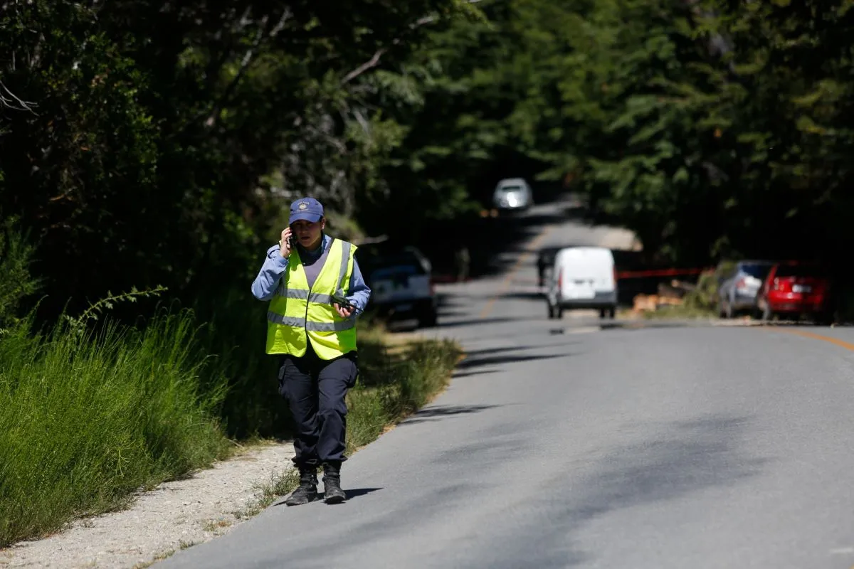 El cuerpo fue encontrado por un turista en la Ruta Provincial 77.