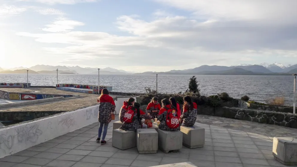 ¿Qué pasará con los viajes de egresados tras el DNU de Milei?