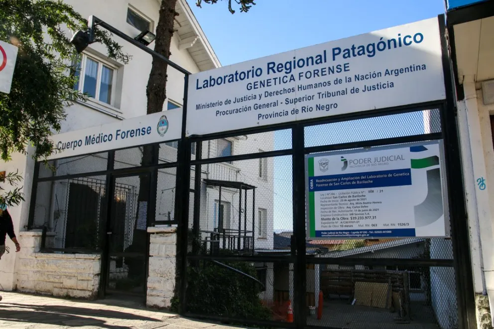 El Laboratorio Regional  Patagónico de Genética Forense en Bariloche, ubicado en calle San Martín 301.