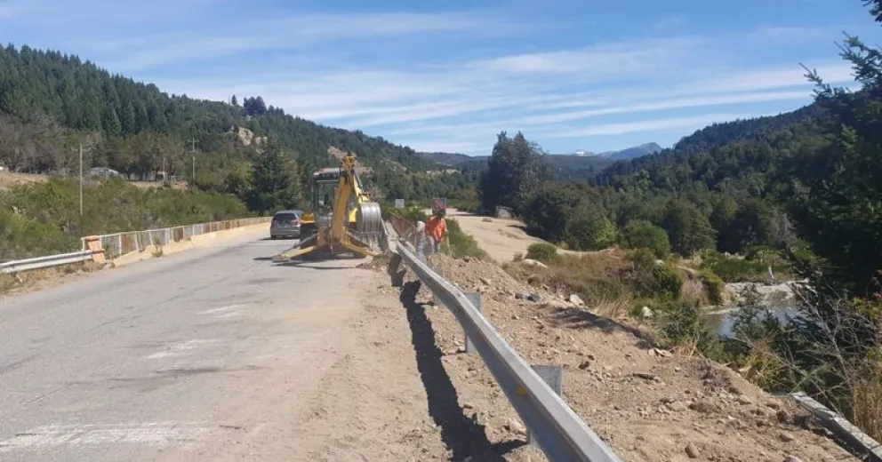 Repararon el puente roto por el despiste de un camión