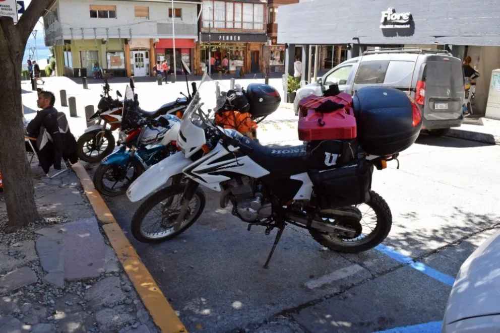 Habilitaron lugares para estacionar las motos