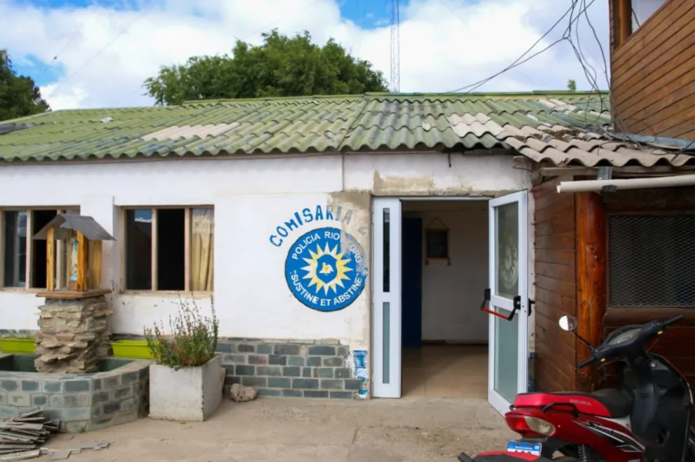 La investigación determinó que Silva intentó, en dos oportunidades hacer llegar pequeñas cantidades de cocaína a un interno alojado en la Comisaría N°28.