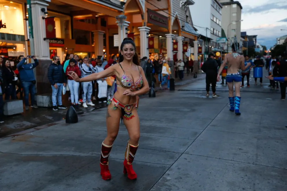Aun con lluvia brilló el Carnaval
