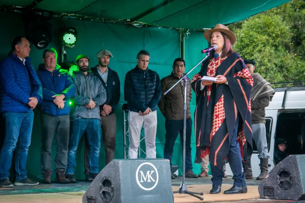 Carreras anunció la regularización de la propiedad de la tierra