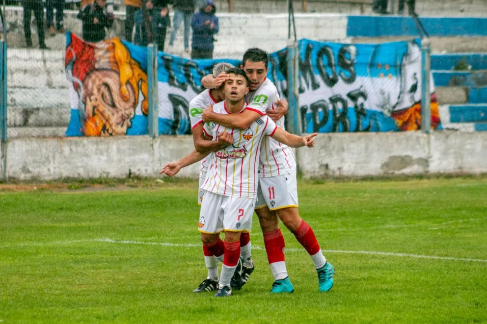 Estudiantes y Cruz del Sur son los punteros de la A 