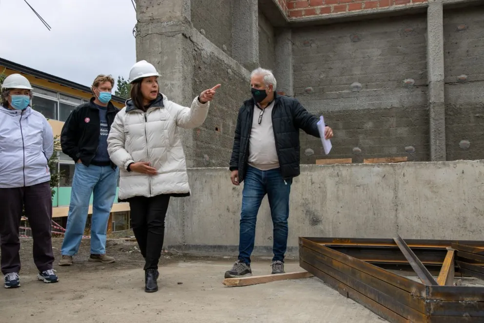 Carreras destacó los avances de la obra del SUM de la ESRN 46 de Bariloche