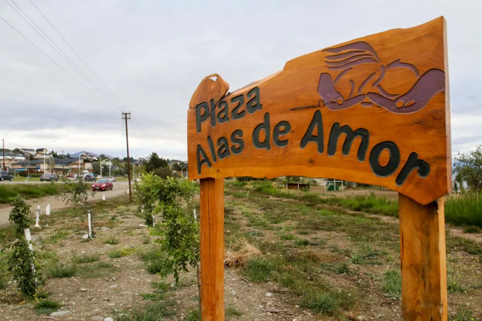 La plaza que las familias tienen en el ingreso Este de Bariloche.