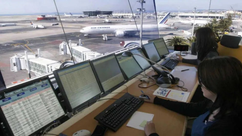 Controladores aéreos vuelven al paro: vuelos cancelados y demoras entre martes y jueves