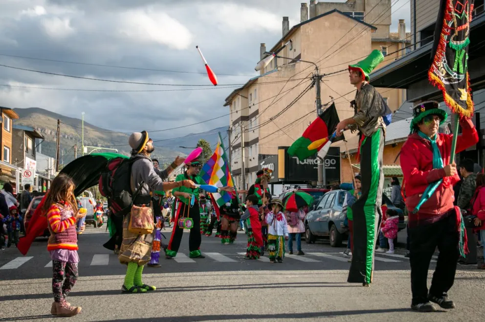A puro ritmo y color, comenzaron los festejos del carnaval en la ciudad