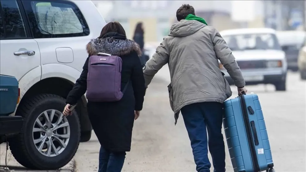 Parejas argentinas fueron a buscar a sus bebés a Ucrania y no pueden volver al país