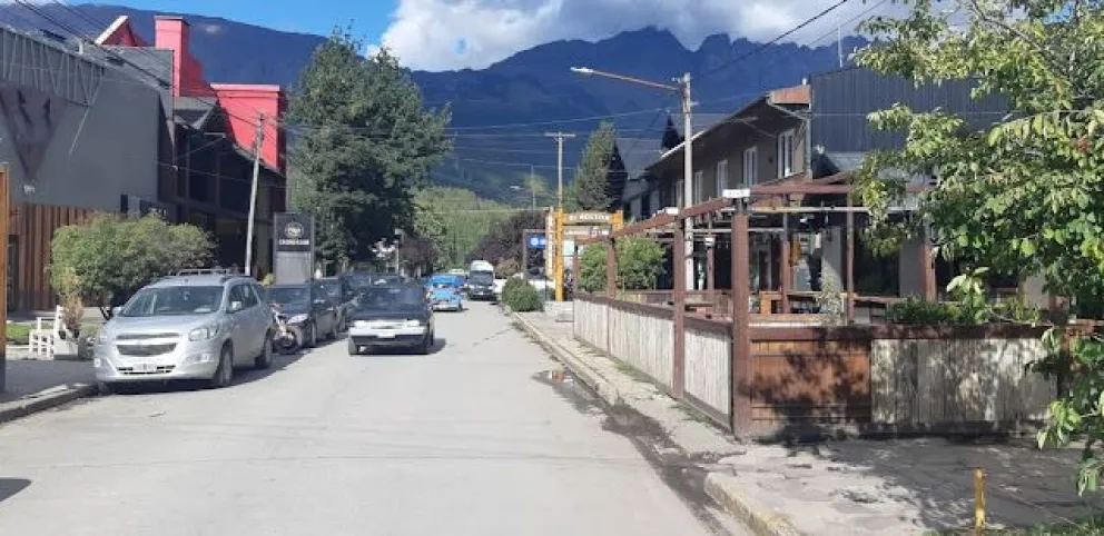 Peleas, amenazas con cuchillos y un joven con fractura de cráneo