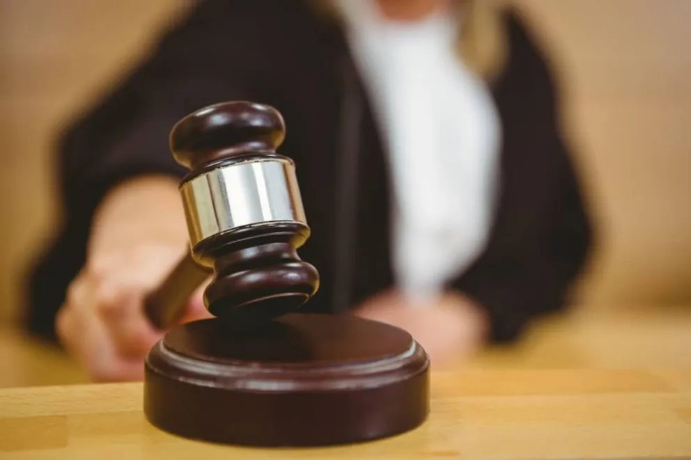 Abusó durante años de la hija de su pareja y la embarazó: confirmaron la condena a catorce años