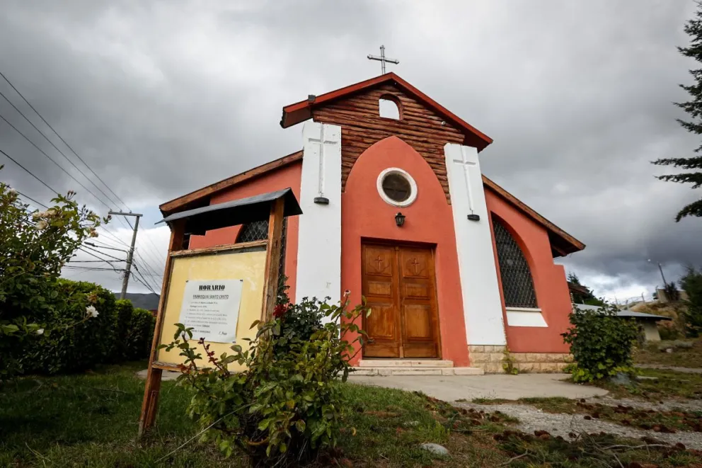 Santo Cristo: junta vecinal pide remoción del padre Hugo y repudia su accionar