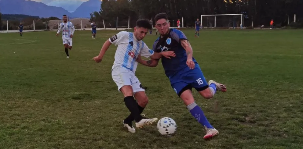 Alas y Dina Huapi igualaron sin goles con un pésimo arbitraje