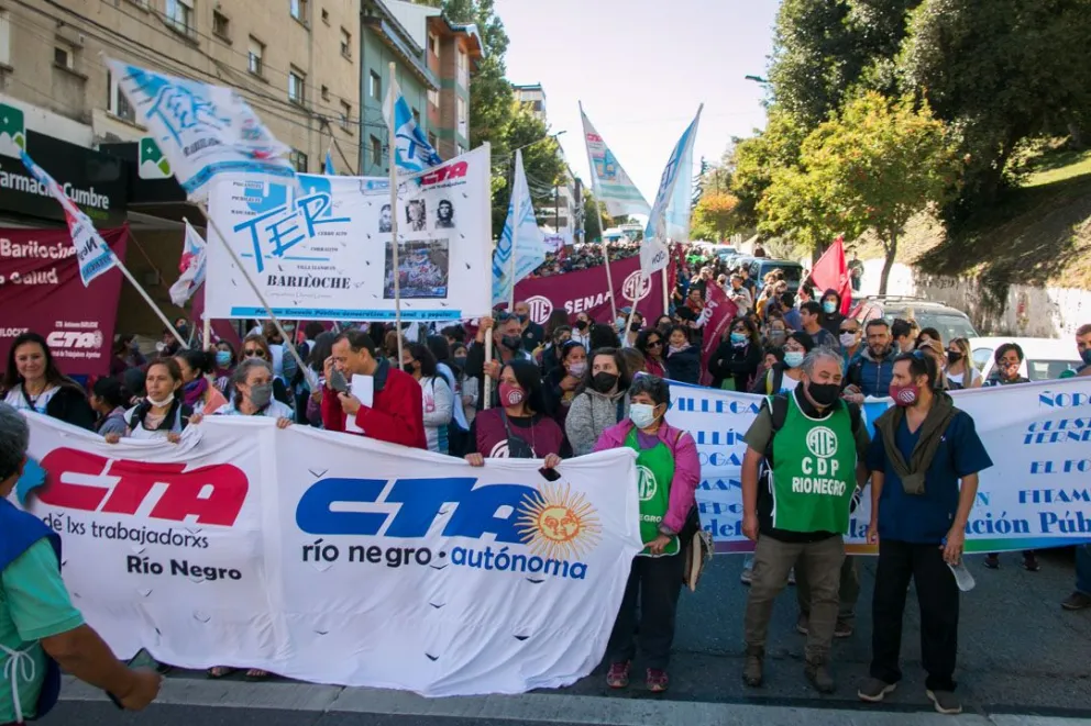 Docentes marcharon hoy y se esperan más movilizaciones para mañana
