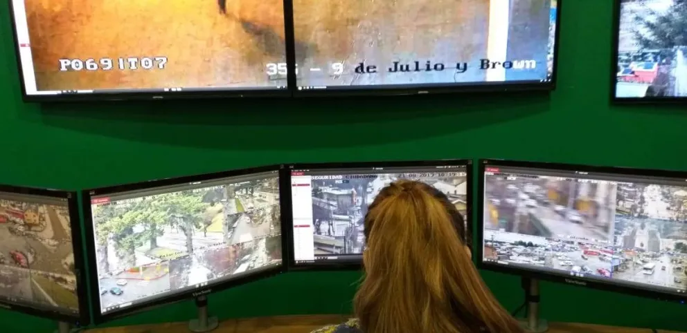 Violentaron un auto frente al Centro de Monitoreo pero no lograron sustraer elementos