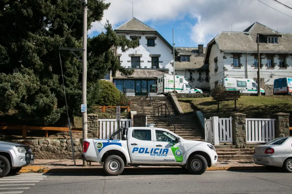 El hombre baleado sufrió lesiones graves: tiene dos heridas de bala en una pierna