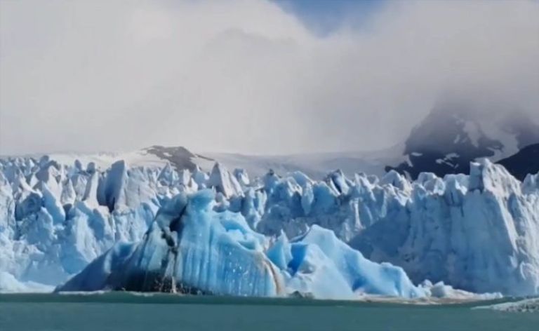 Increíble video: captan el desprendimiento de una enorme masa de hielo ...