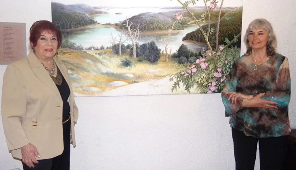 Detalles y colores con forma de caricias, así son las obras de Eva Klewe