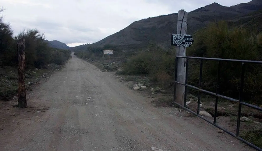 Tranquera en el camino de ingreso al Challhuaco desata la polémica